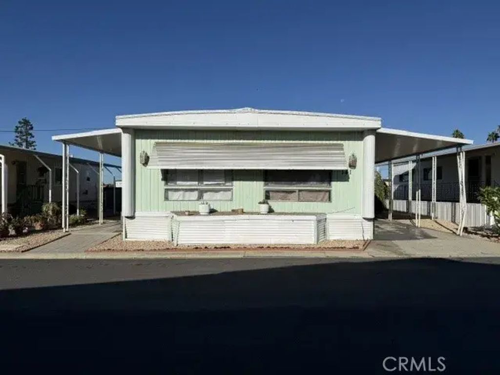2755 Arrow 141, La Verne