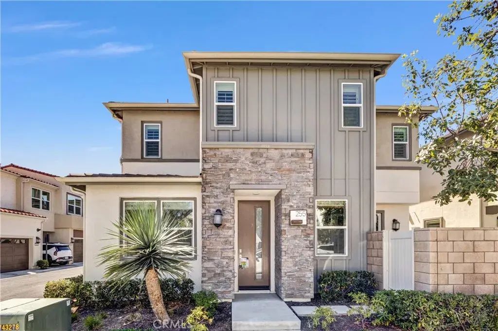 255 Siena, Lake Forest