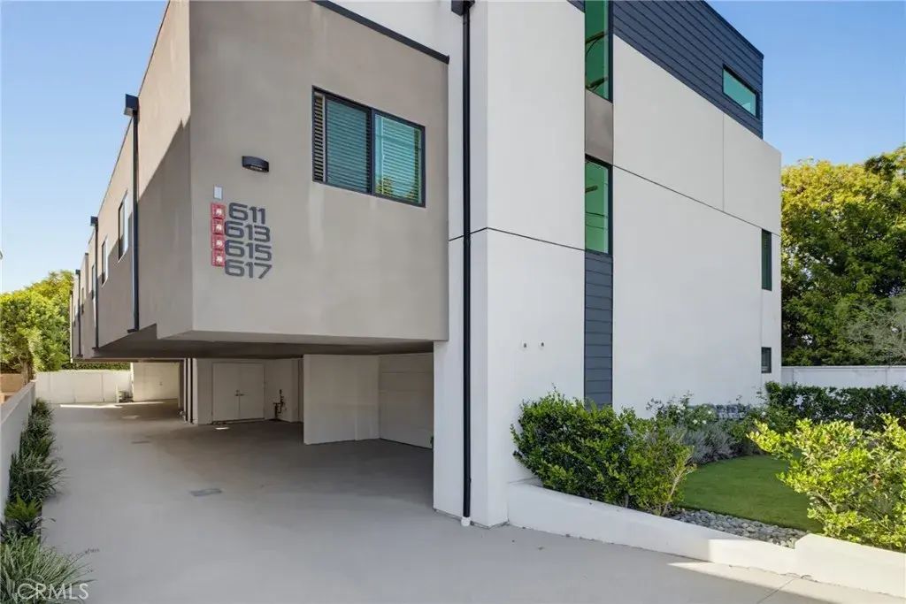 613 Aviation, Manhattan Beach