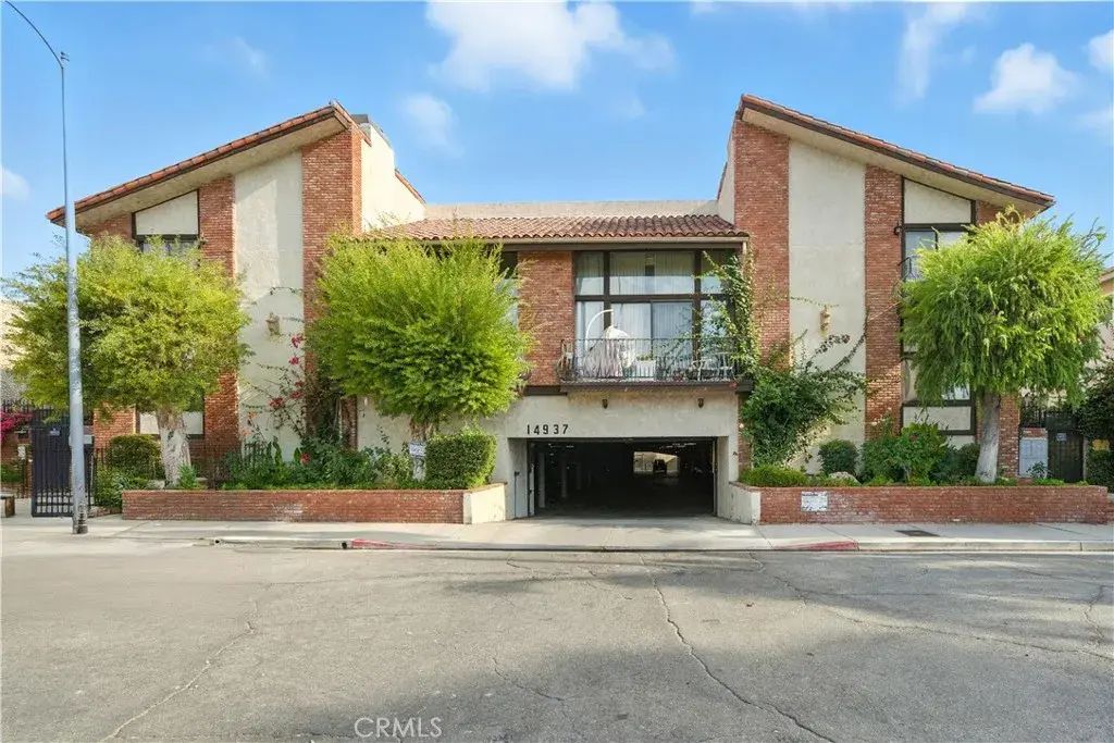 14937 Sherman Way 7, Van Nuys