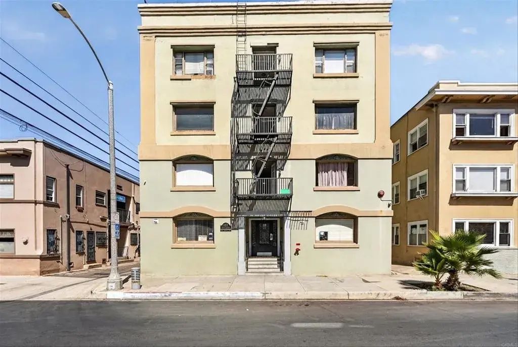 323 W 4th Street 211, Long Beach