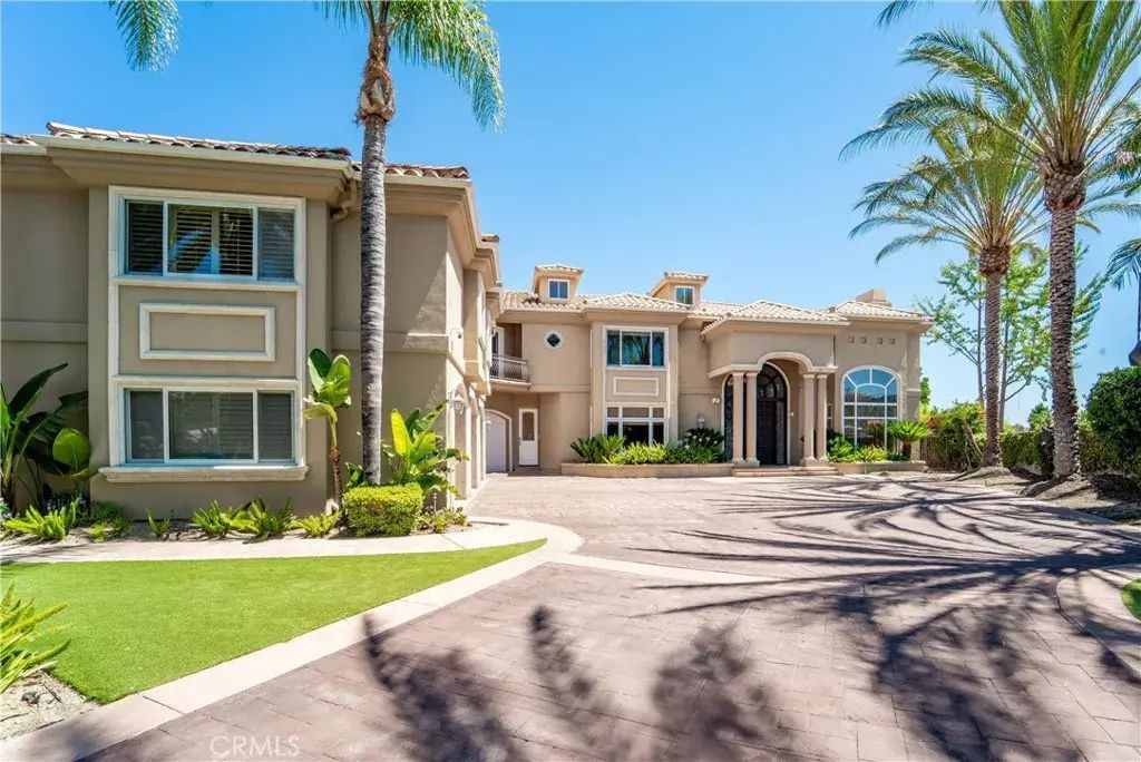 23483 Park Colombo, Calabasas