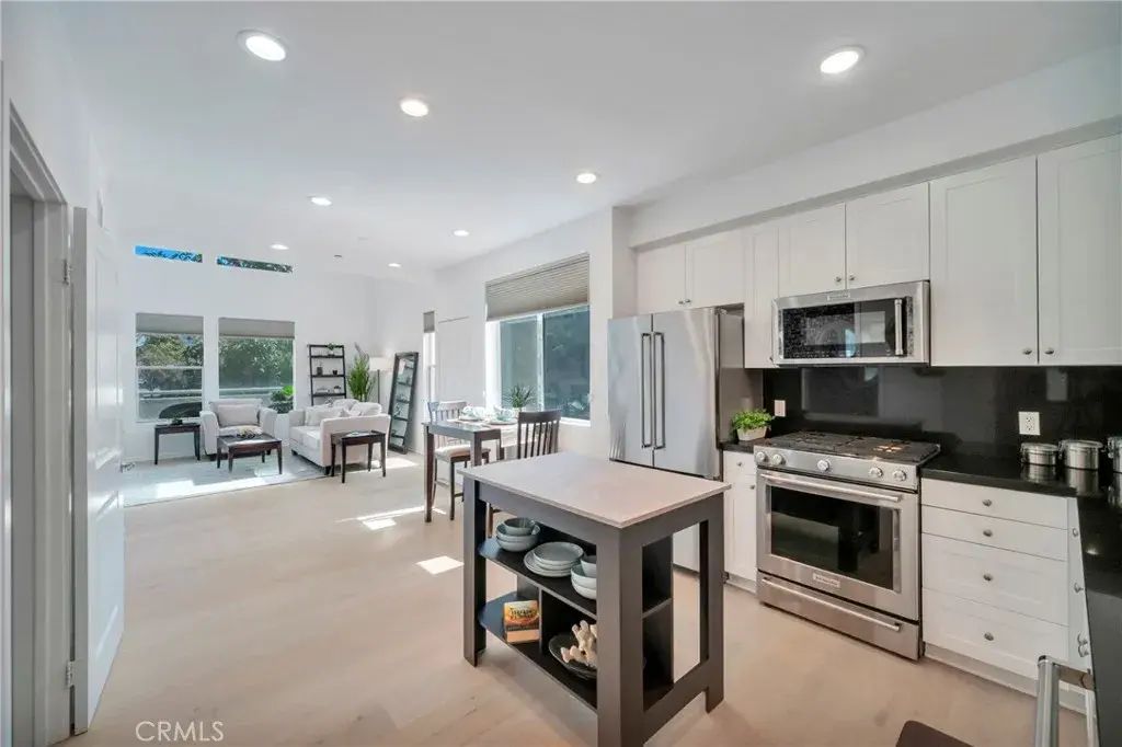 5550 Boardwalk 102, Hawthorne
