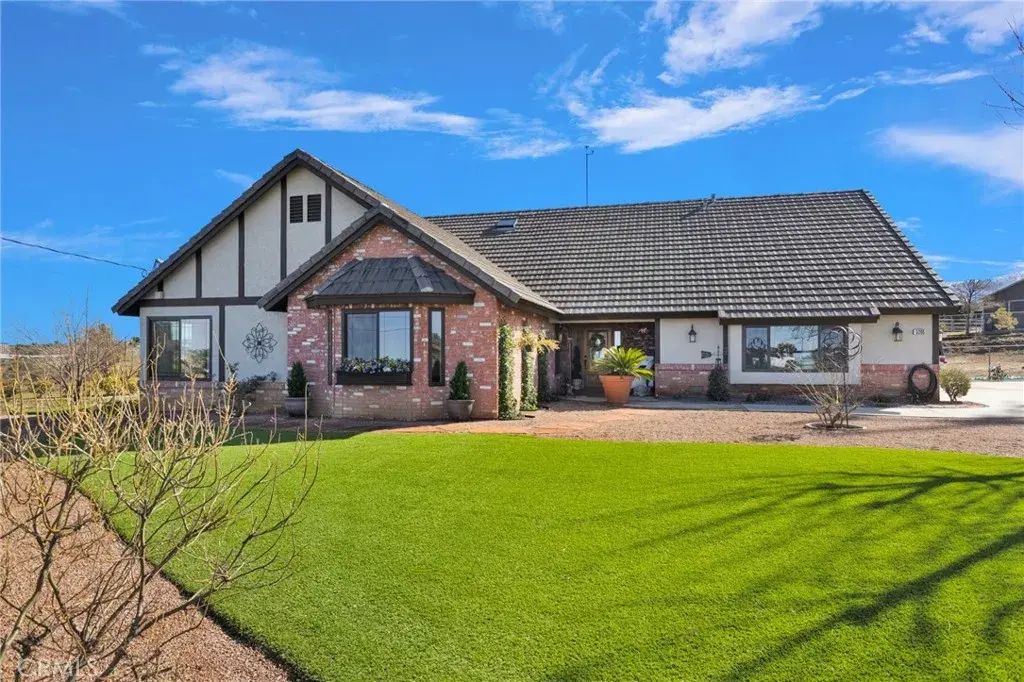 5205 Snow Line, Phelan