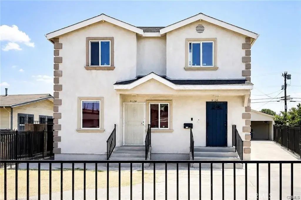 9128 Menlo, Los Angeles