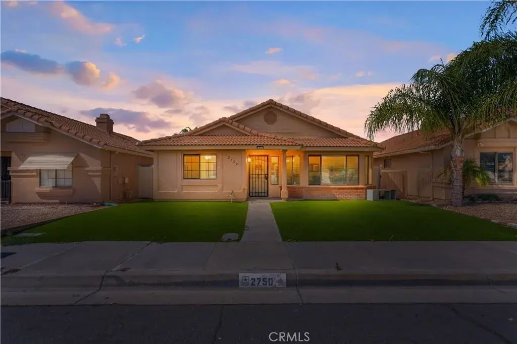 2750 La Paz, Hemet