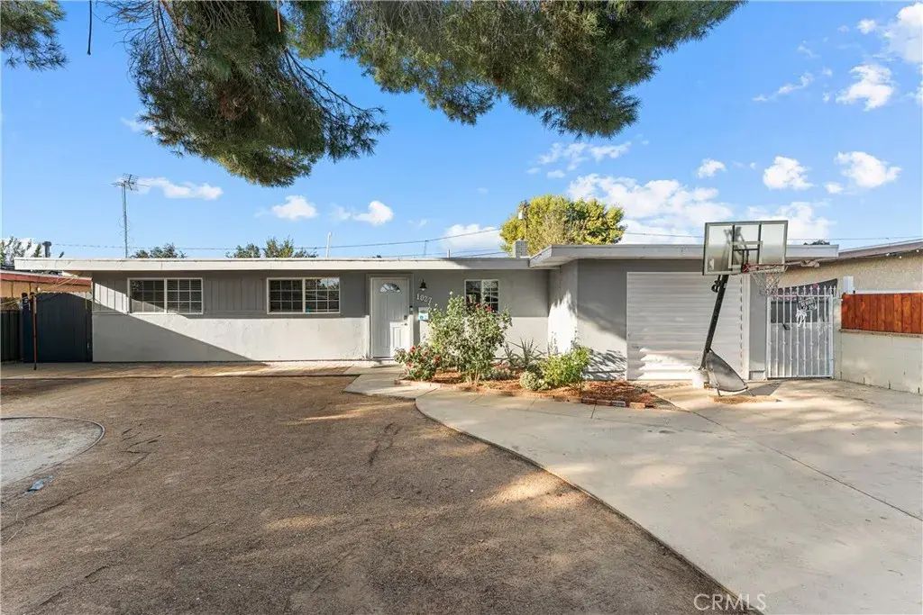 1027 W Avenue J12, Lancaster