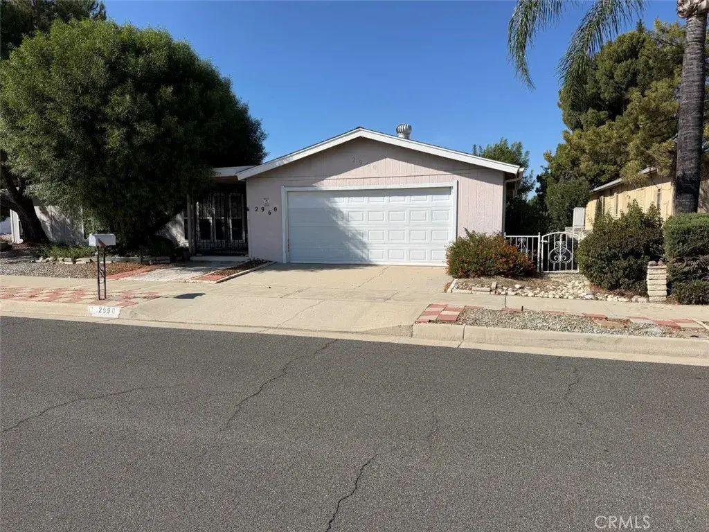 2990 Blue Spruce Dr, Hemet