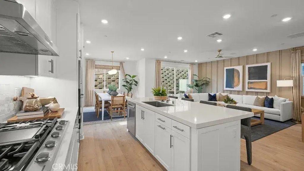 2010 Pyrenes Place, Santa Paula