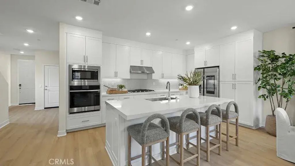 2014 Pyrenes Place, Santa Paula