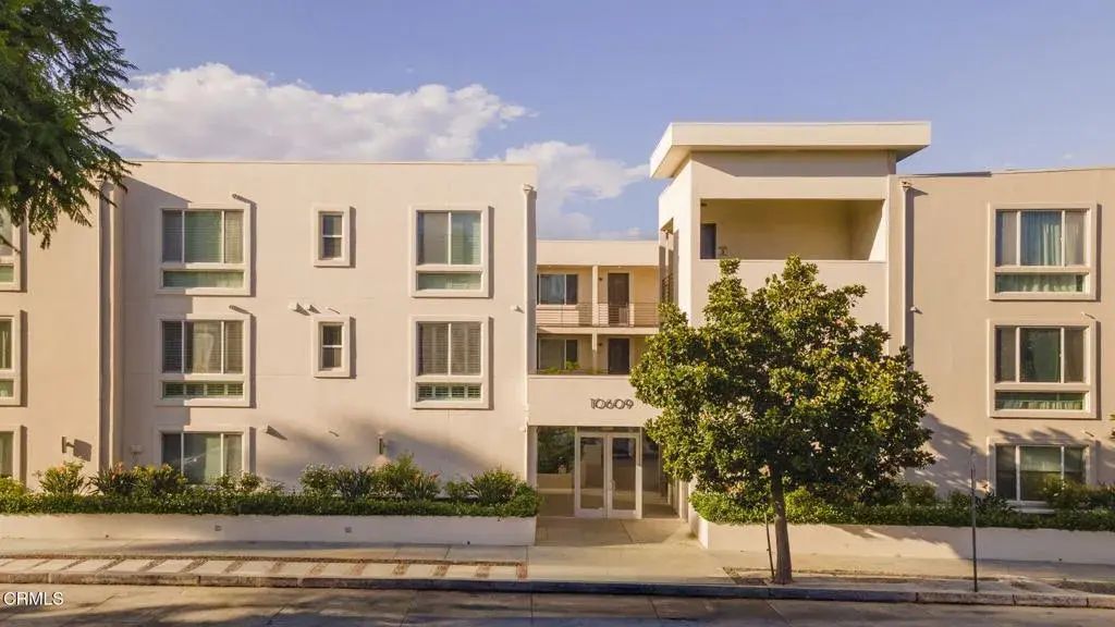 10609 Bloomfield Street 207, Los Angeles