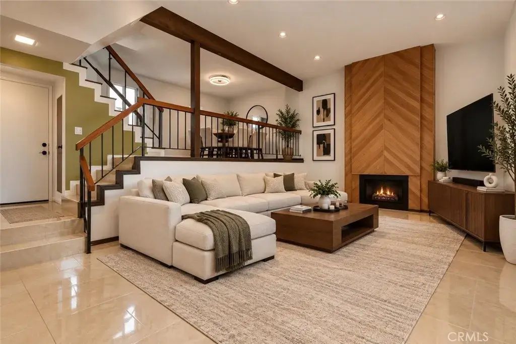 8933 Willis 15, Panorama City