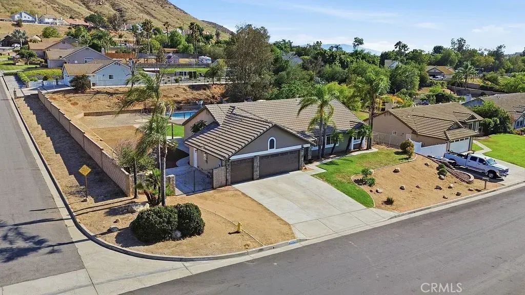8097 Stonemist, Riverside