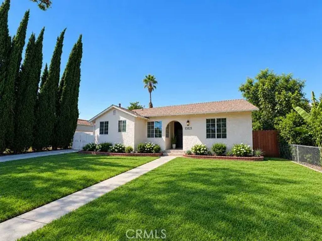 13121 Chase Street, Arleta
