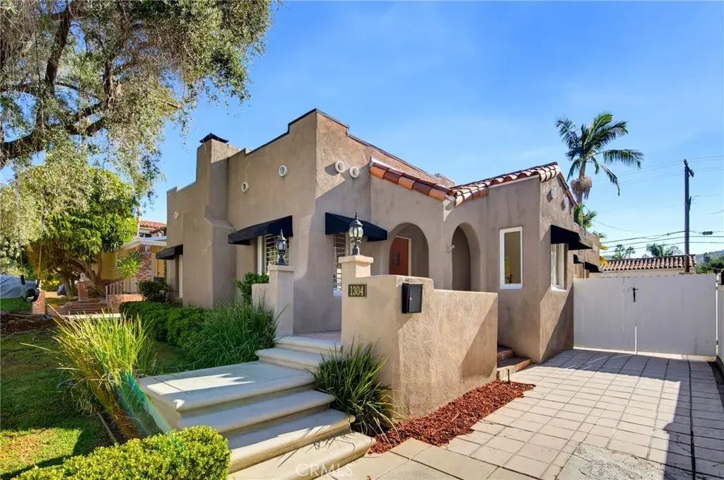 1304 Carmen Drive, Glendale