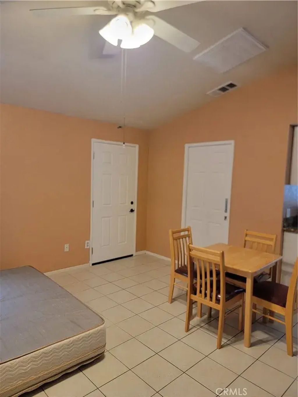 1831 Coolidge, Corona