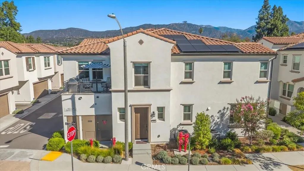 102 Fayette Court, Claremont