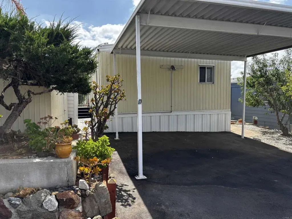 955 Howard Avenue 64, Escondido
