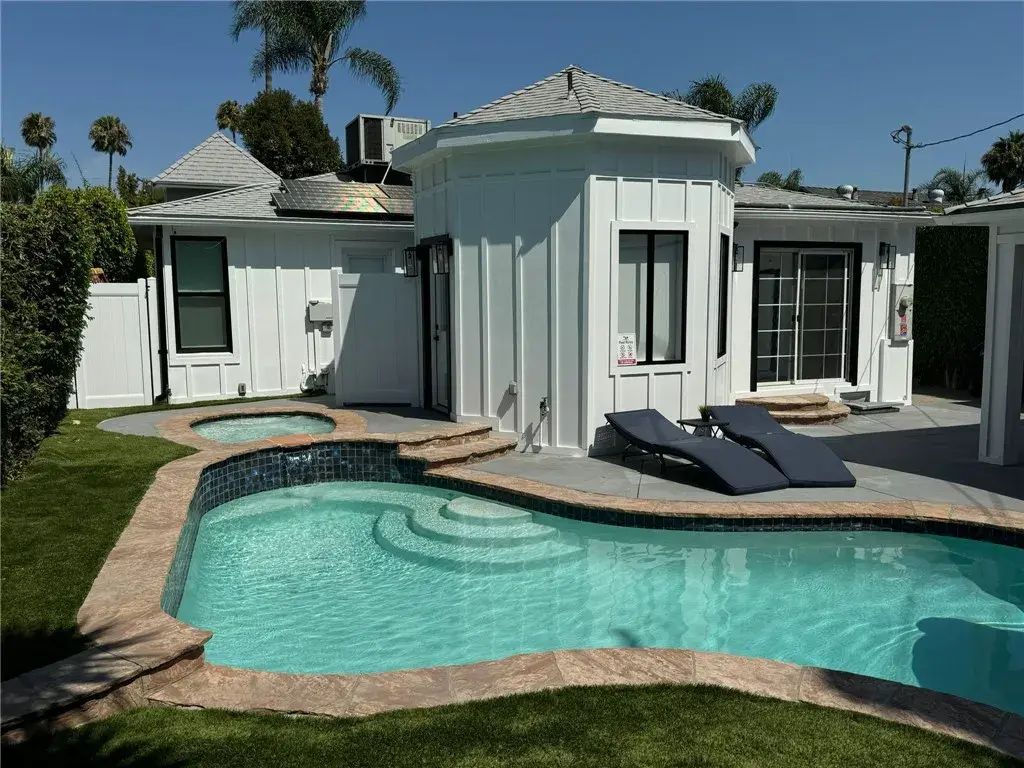 1207 Greenacre Avenue, West Hollywood