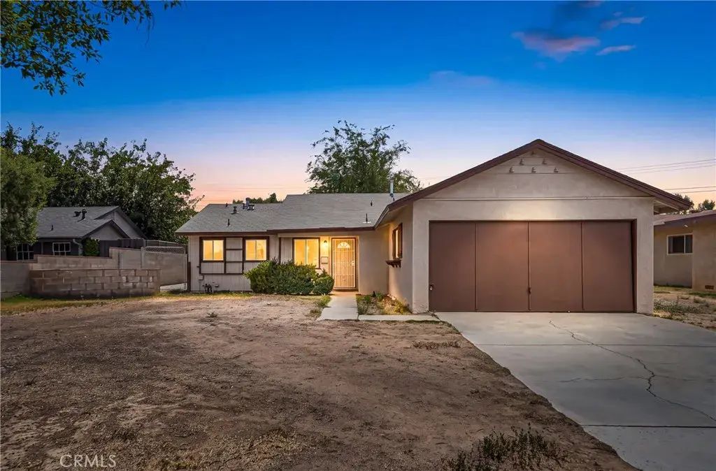 1438 W Avenue H-14, Lancaster