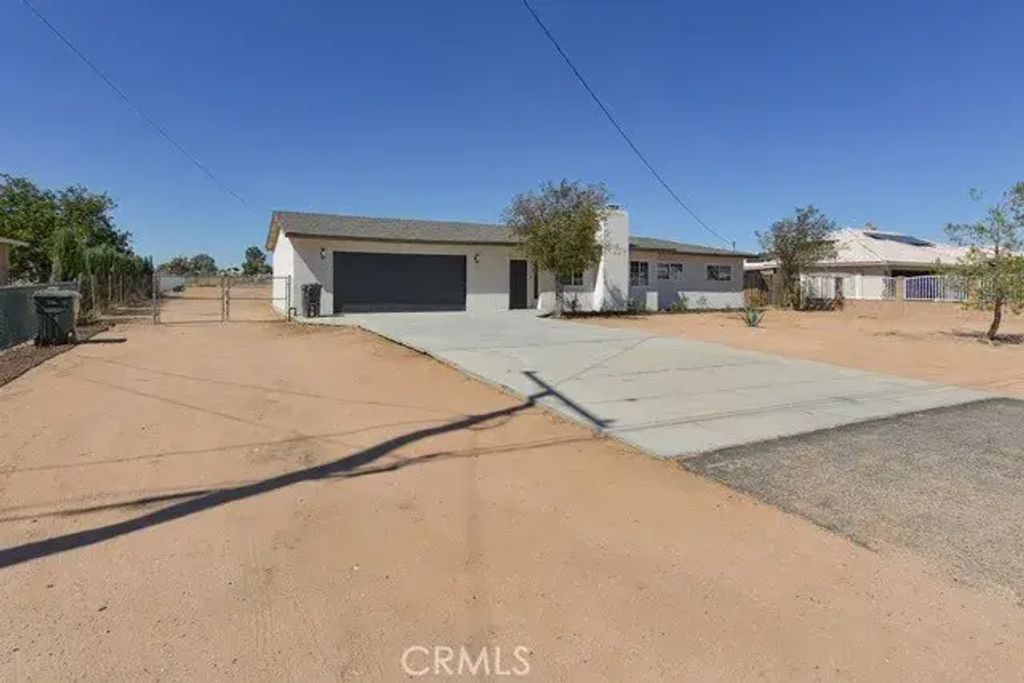 12442 Quinnault Road, Apple Valley