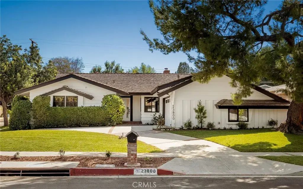 23800 Aetna Street, Woodland Hills