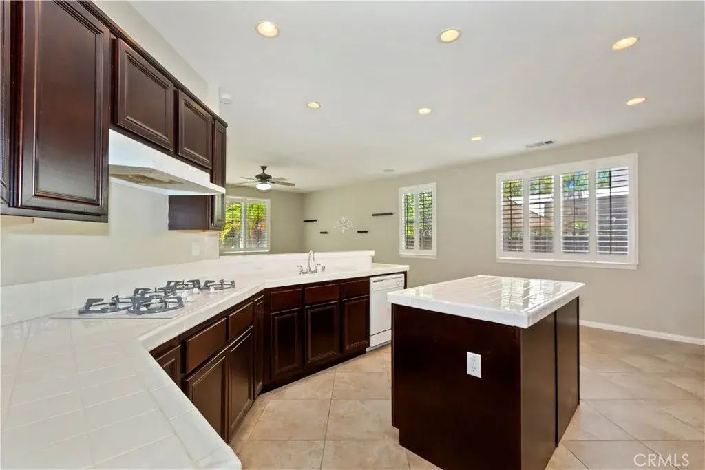 11111 Evergreen, Corona