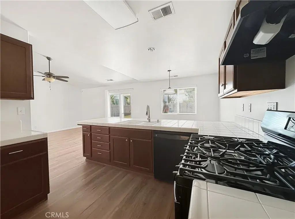 3233 S Virmargo Court, Visalia