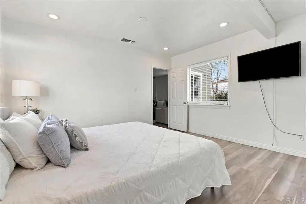 9442 Van Ruiten Street, Bellflower