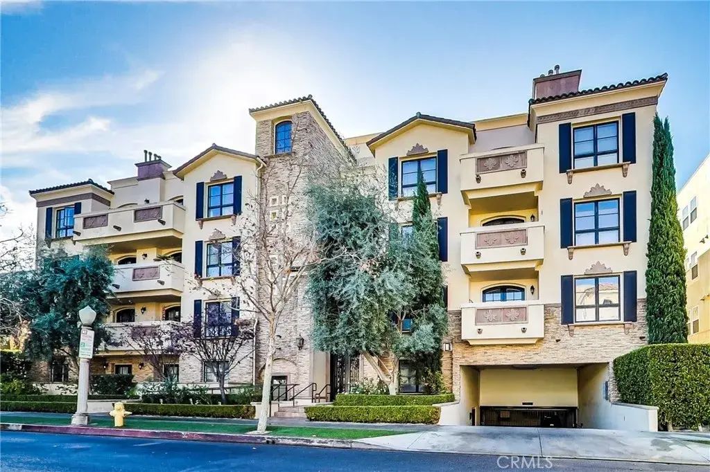 12026 Hoffman Street 201, Studio City