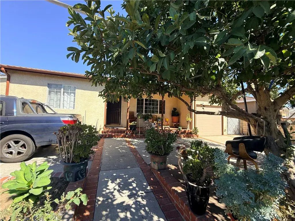 10416 Cayuga, Pacoima