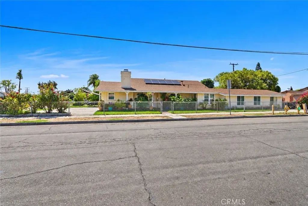 1220 E Caldwell St, Compton