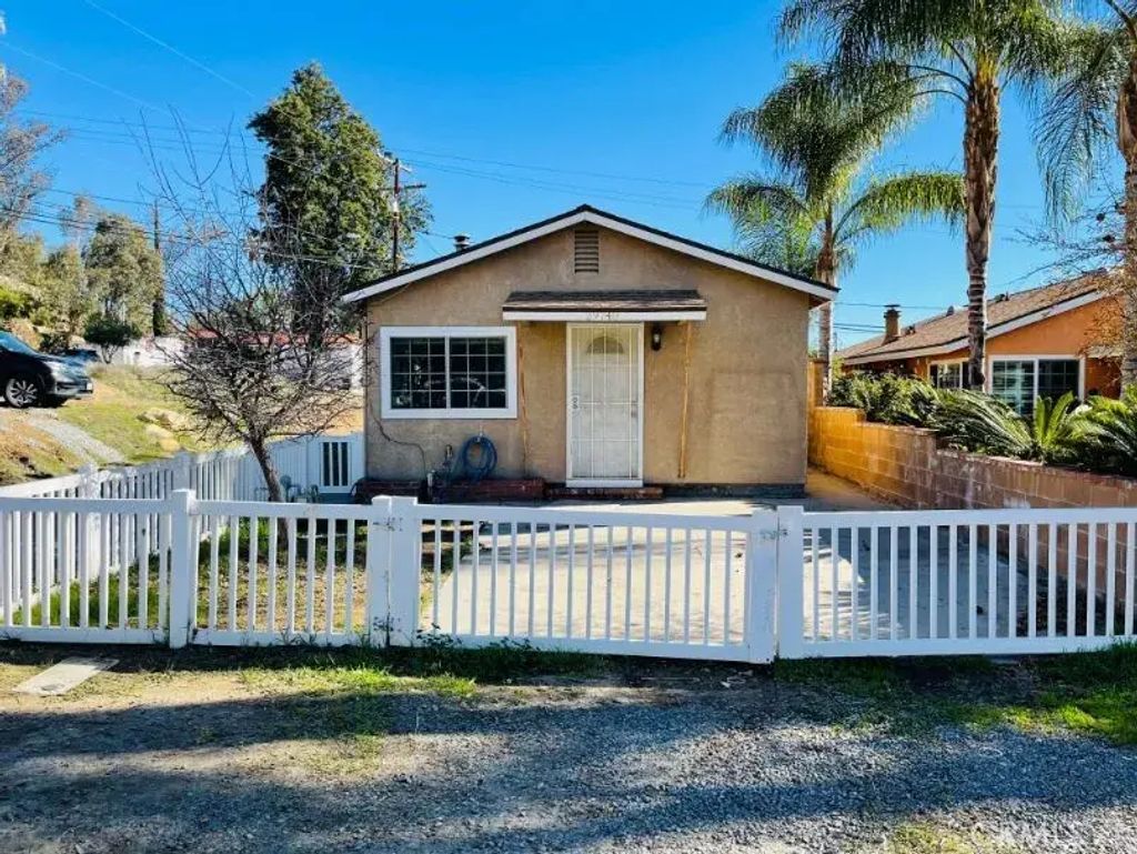 29740 Wilson, Lake Elsinore