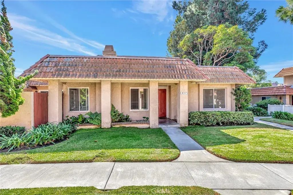 18571 Edgebrook Lane, Huntington Beach