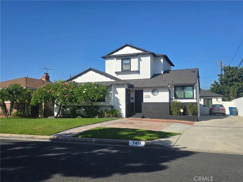 7415 Dinsdale, Downey