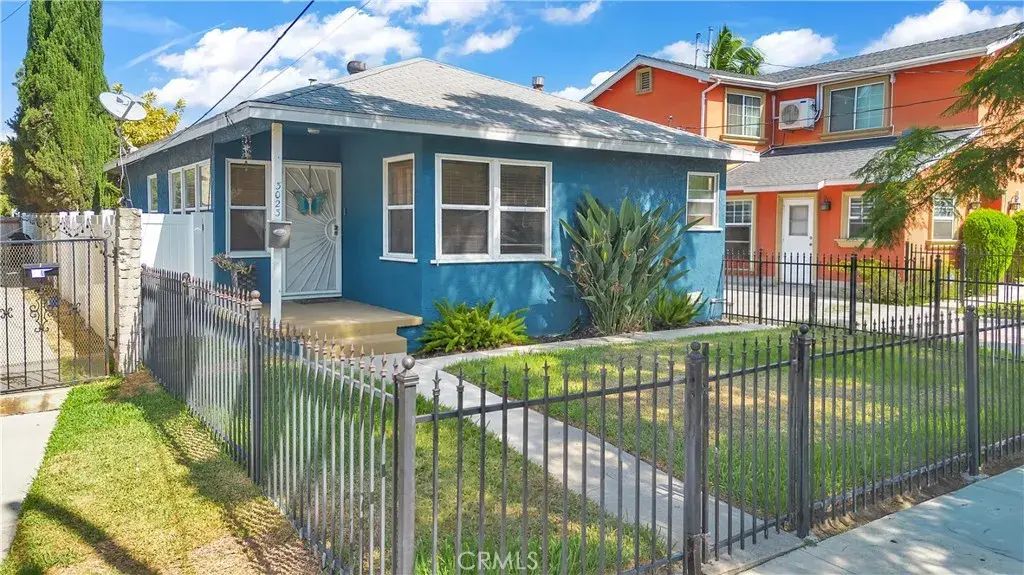 3023 E 64th St, Long Beach