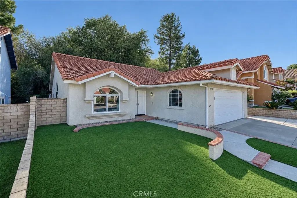 28790 Shadow Valley, Saugus
