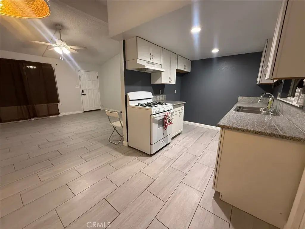 10933 Rome Beauty, California City