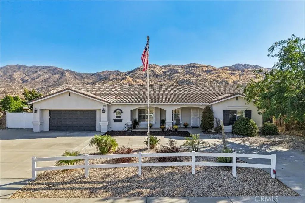 1410 Charles, Banning