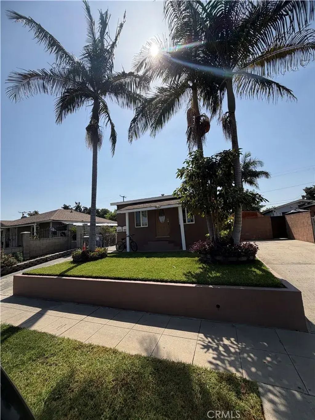 6526 San Miguel, Paramount