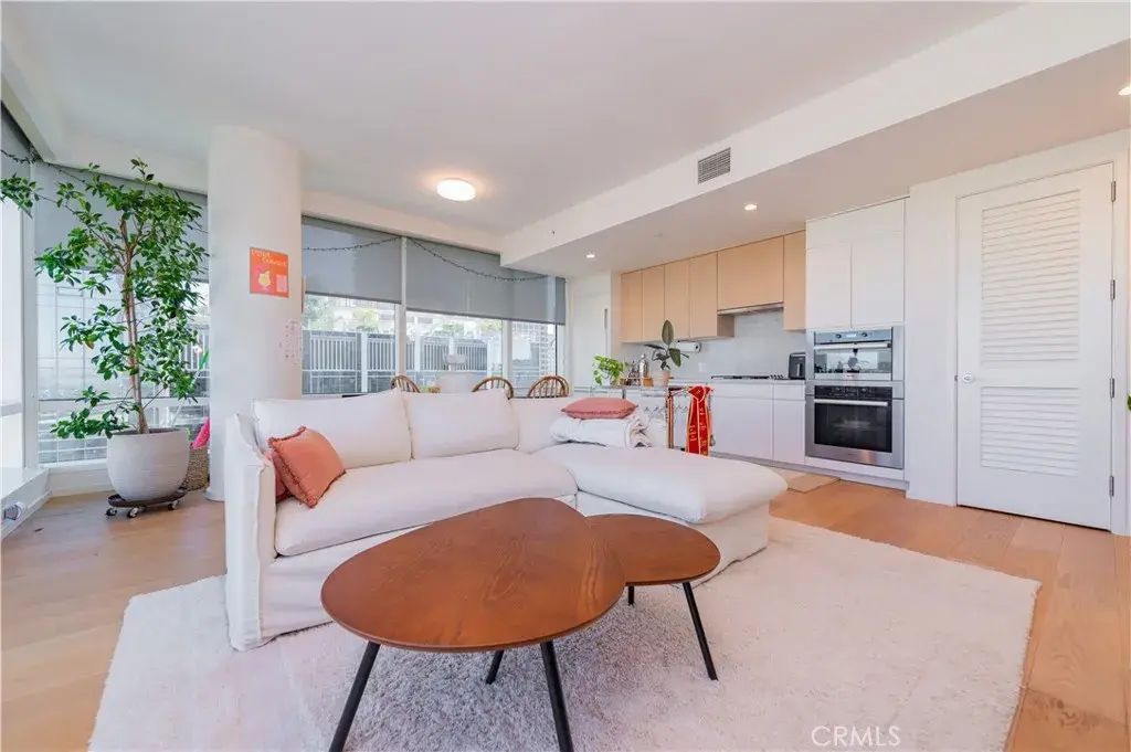 877 Francisco 2502, Los Angeles