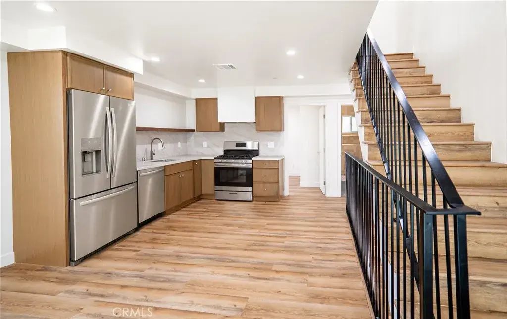 1122 N Beachwood Drive 1/2, Los Angeles