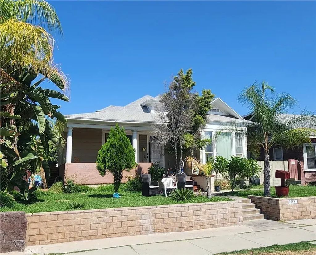 253 E B, Colton