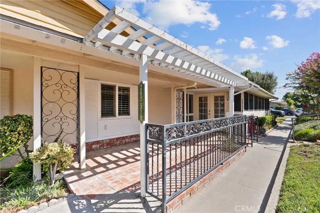 26751 Whispering Leaves B, Newhall
