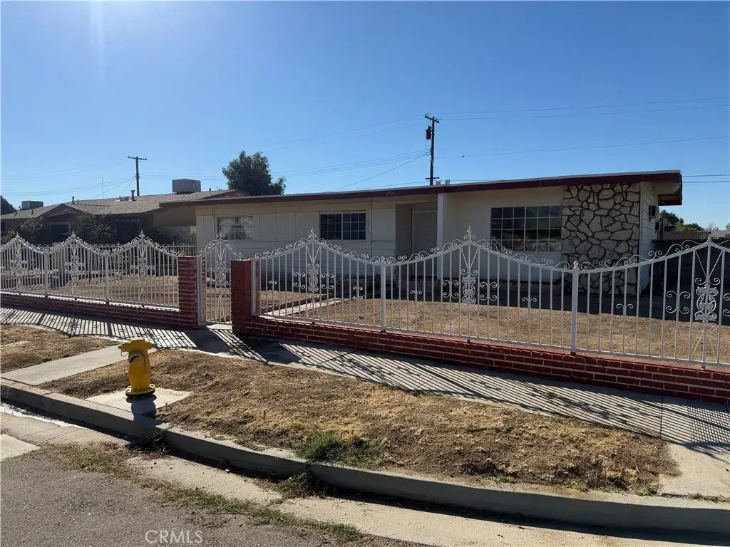 2090 Orange Street, Rosamond