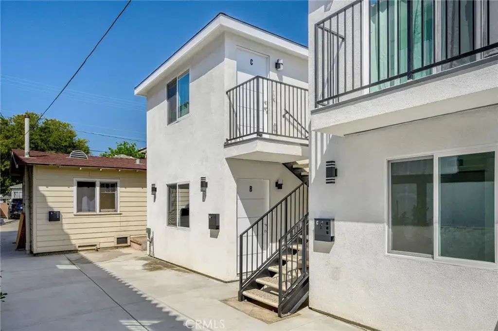1025 Linden Avenue B, Glendale