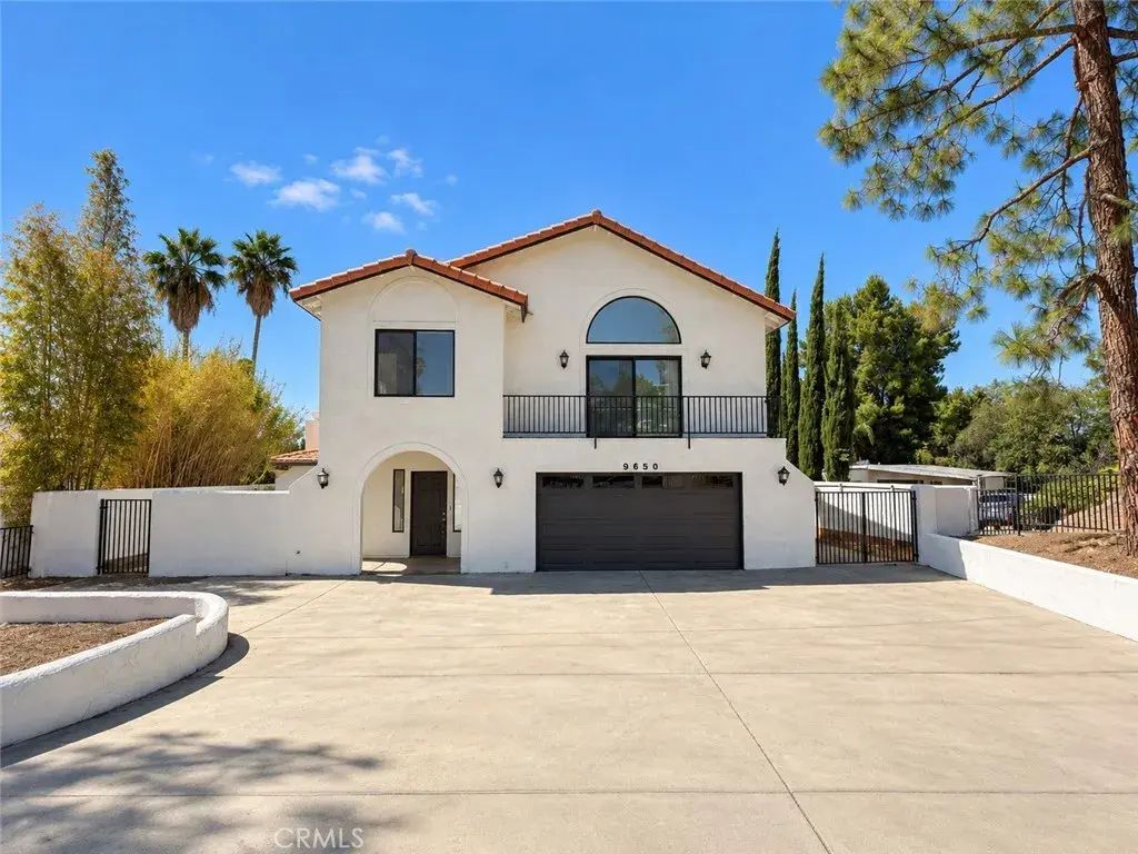 9650 Farmington Drive, Lakeside