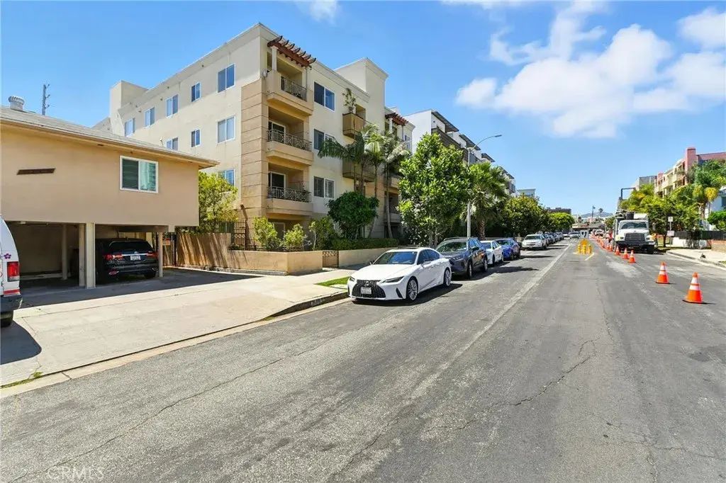 1241 S Westgate Avenue 202, Los Angeles