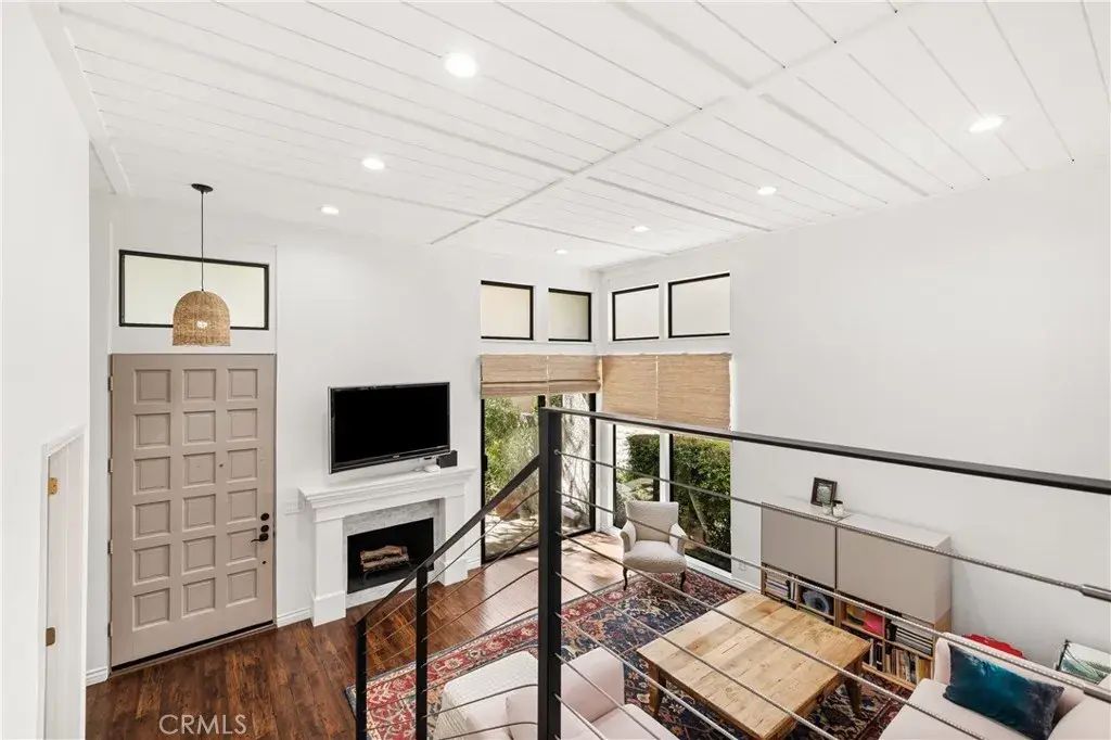 23473 Park Sorrento, Calabasas