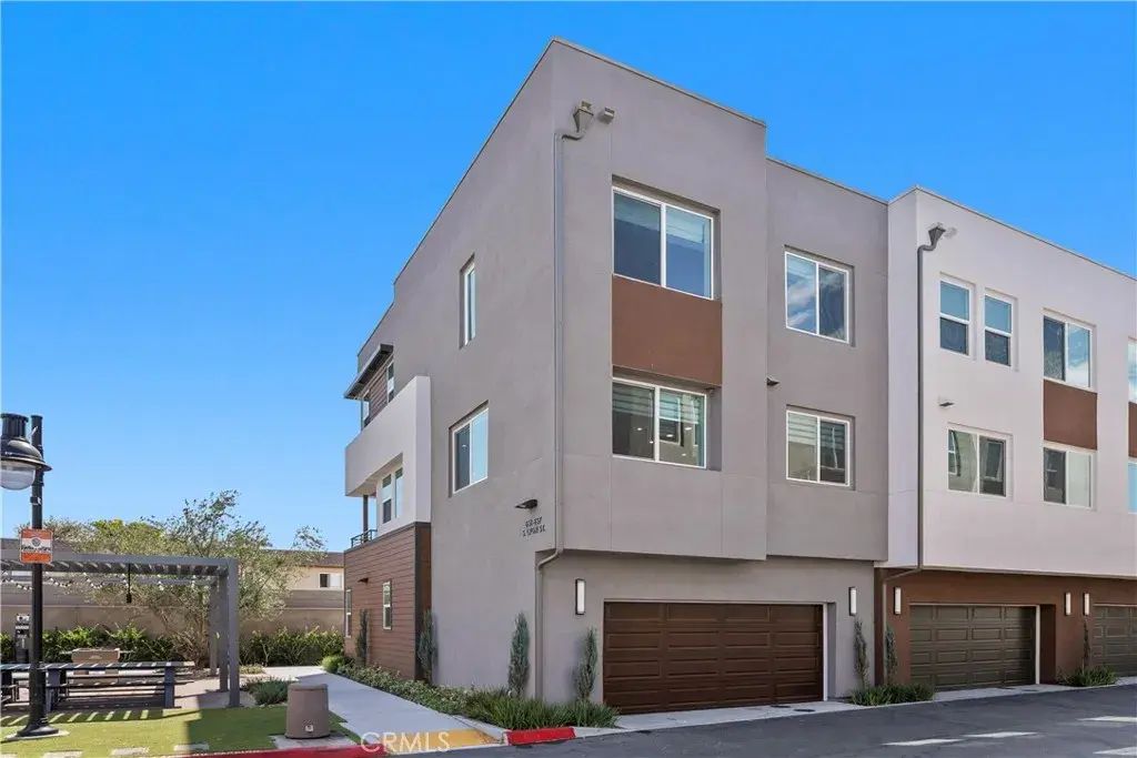 651 S Lyon Street, Santa Ana